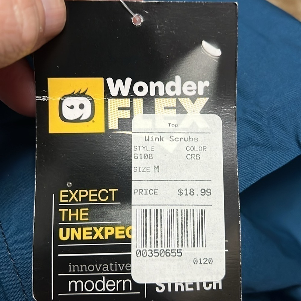 Wonder Flex scrub top Medium. NWT - Picture 7 of 8